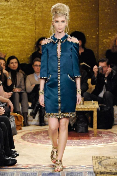 Look 18
